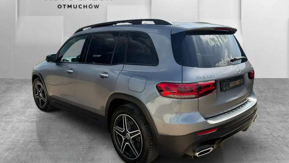 MERCEDES-BENZ GLB -