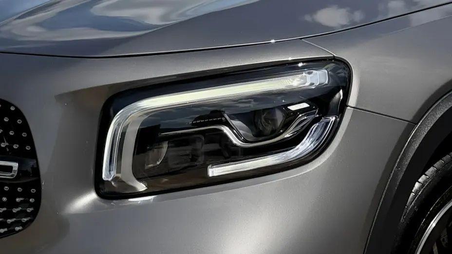 MERCEDES-BENZ GLB -