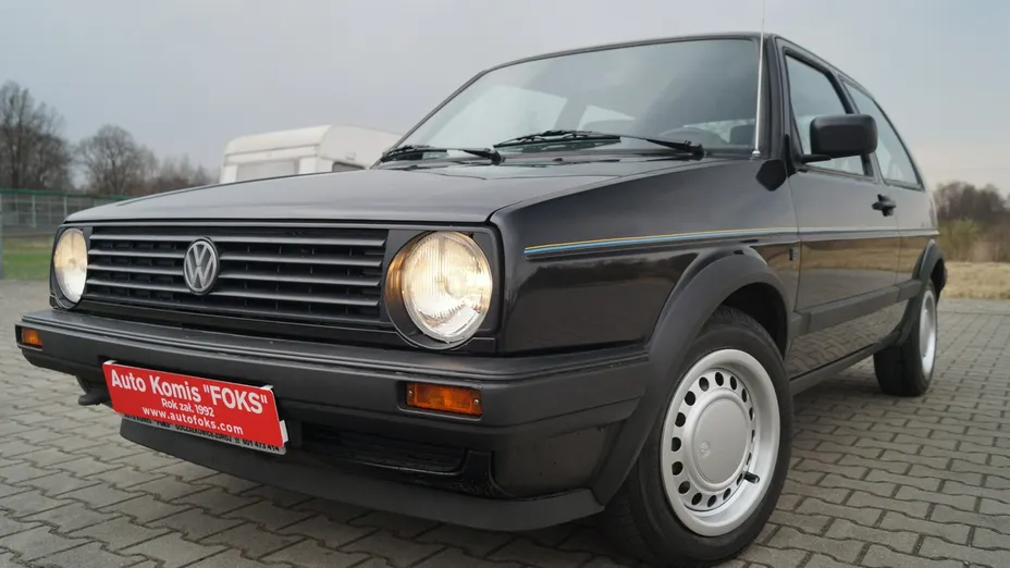 VOLKSWAGEN Golf -