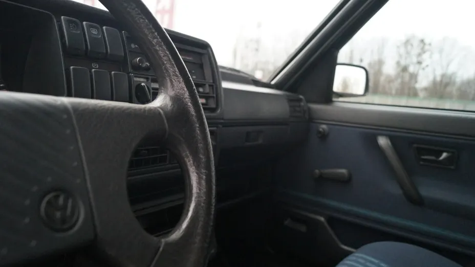 VOLKSWAGEN Golf -