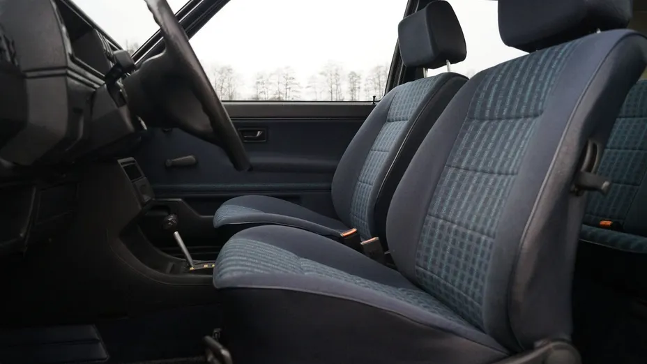 VOLKSWAGEN Golf -