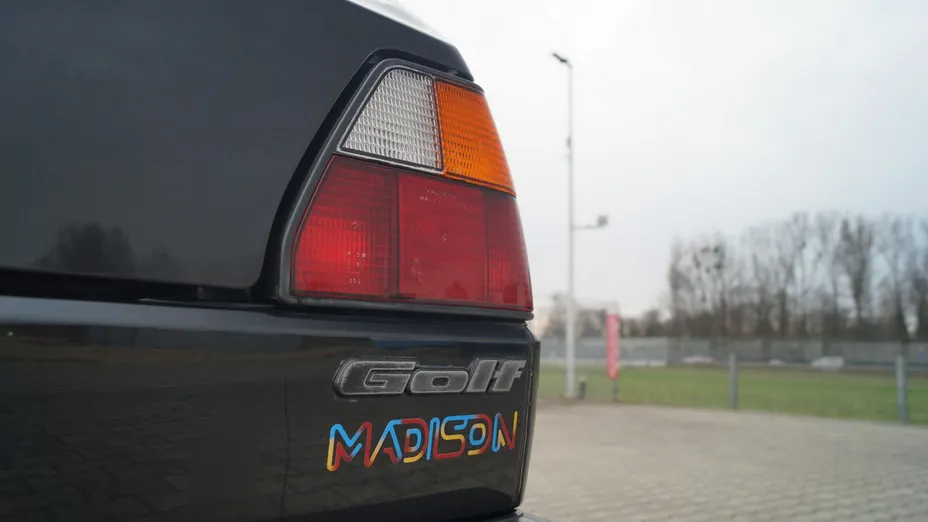 VOLKSWAGEN Golf -