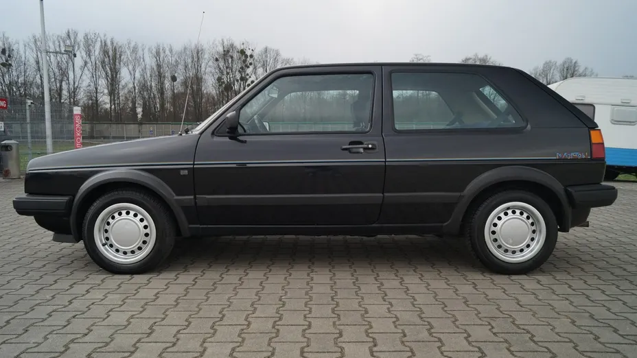 VOLKSWAGEN Golf -