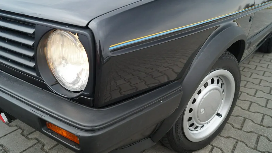 VOLKSWAGEN Golf -