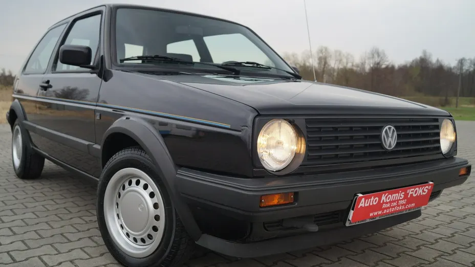 VOLKSWAGEN Golf -