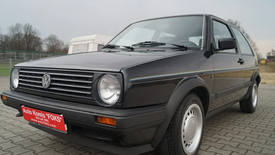 VOLKSWAGEN Golf -