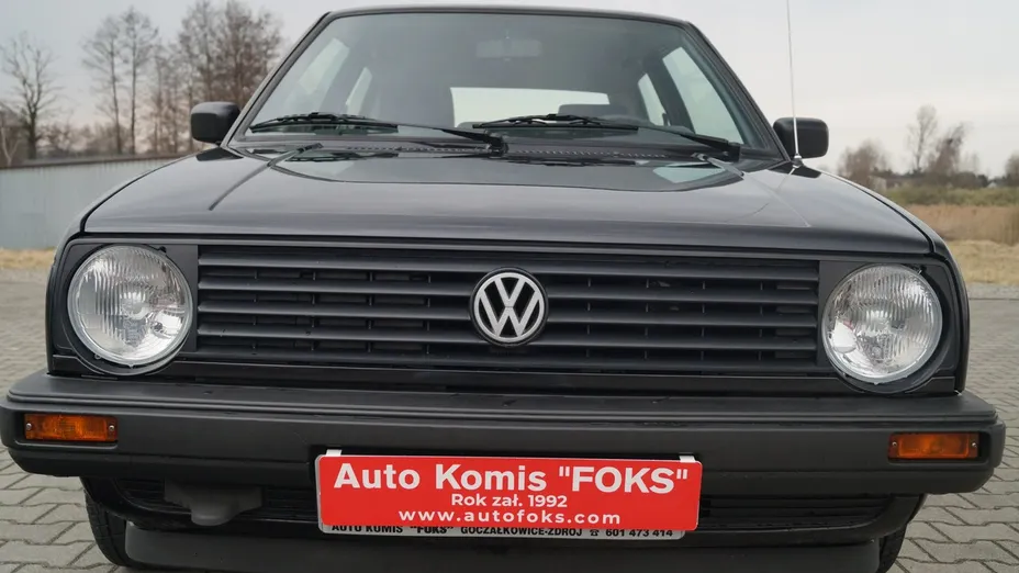 VOLKSWAGEN Golf -