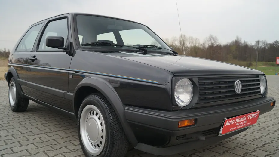 VOLKSWAGEN Golf -