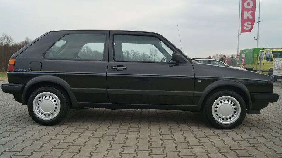 VOLKSWAGEN Golf -