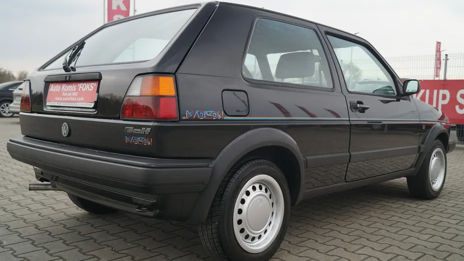 VOLKSWAGEN Golf -