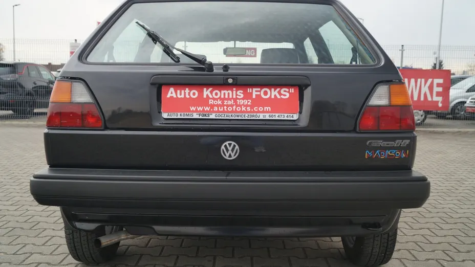 VOLKSWAGEN Golf -