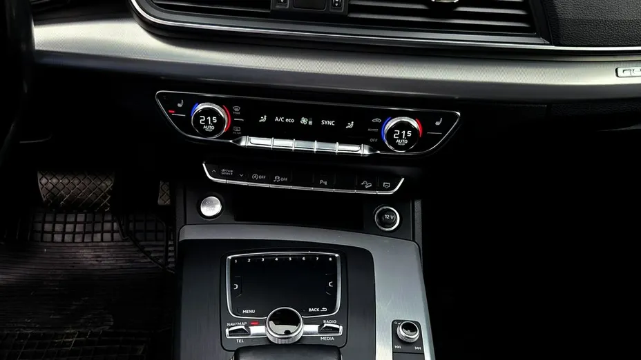 AUDI Q5 -
