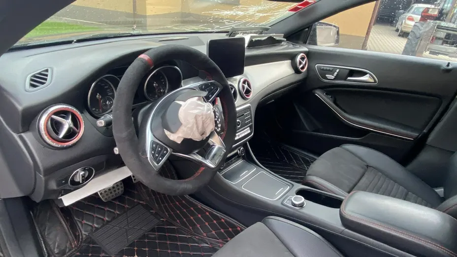 MERCEDES-BENZ CLA -