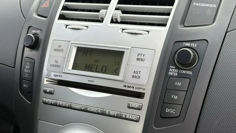 TOYOTA Yaris -