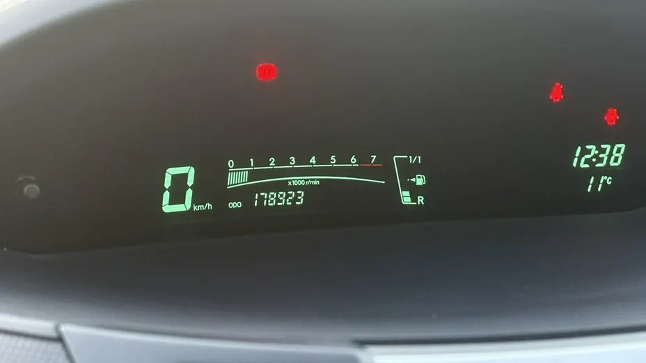 TOYOTA Yaris -