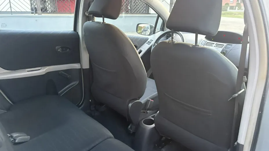 TOYOTA Yaris -