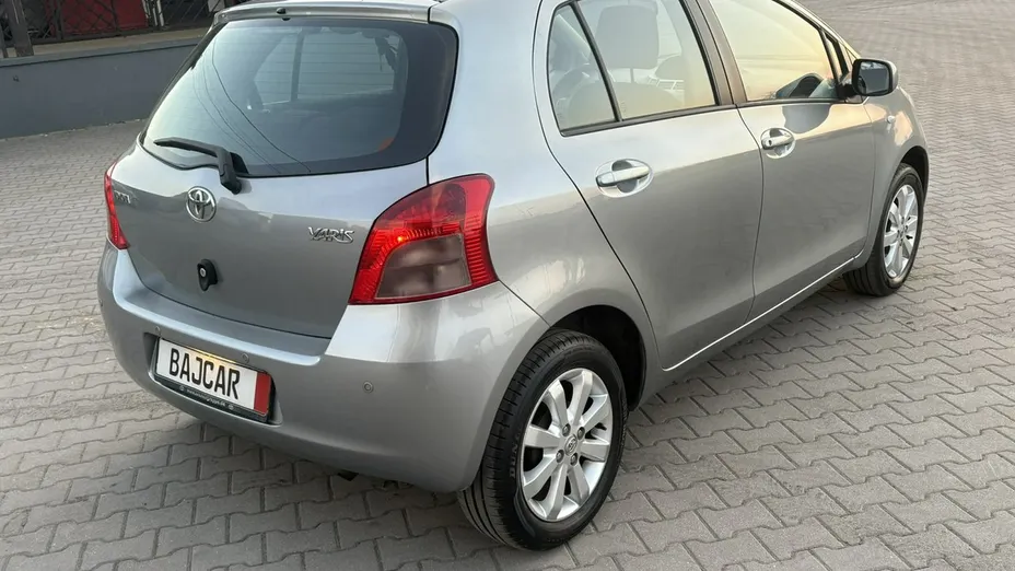 TOYOTA Yaris -
