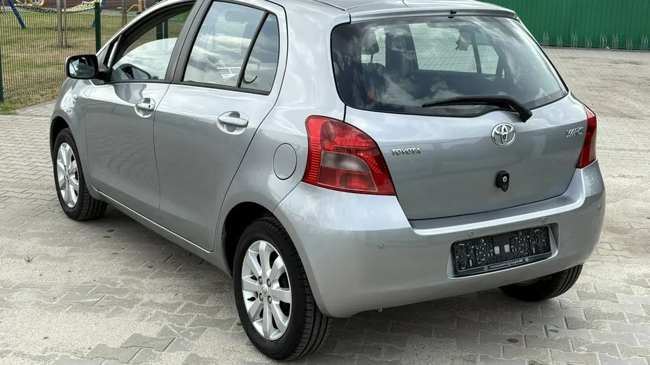 TOYOTA Yaris -