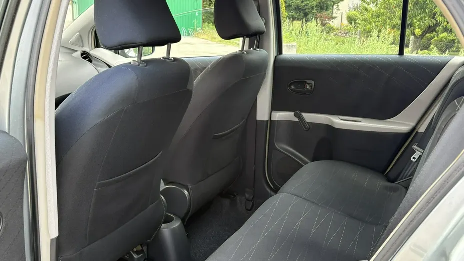 TOYOTA Yaris -