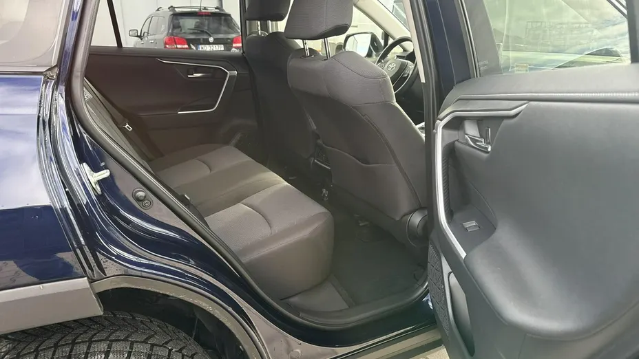 TOYOTA RAV4 -