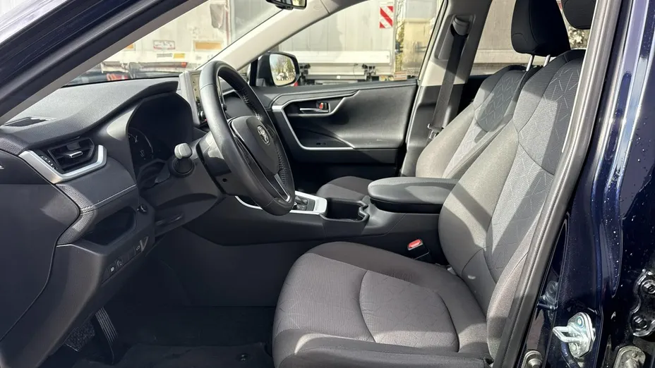 TOYOTA RAV4 -