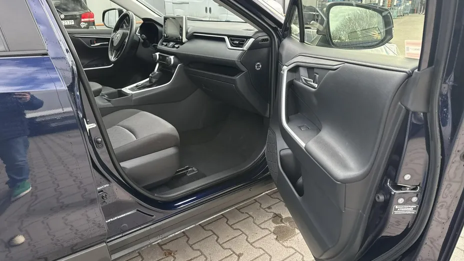 TOYOTA RAV4 -