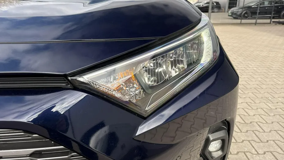 TOYOTA RAV4 -