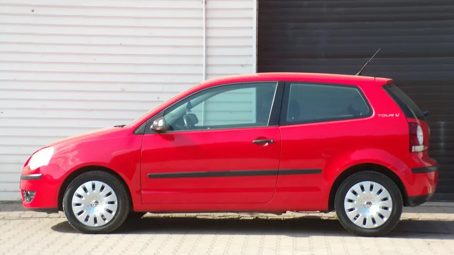 VOLKSWAGEN Polo -