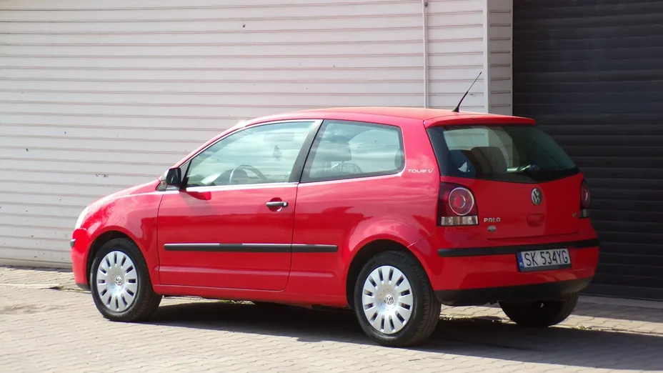 VOLKSWAGEN Polo -
