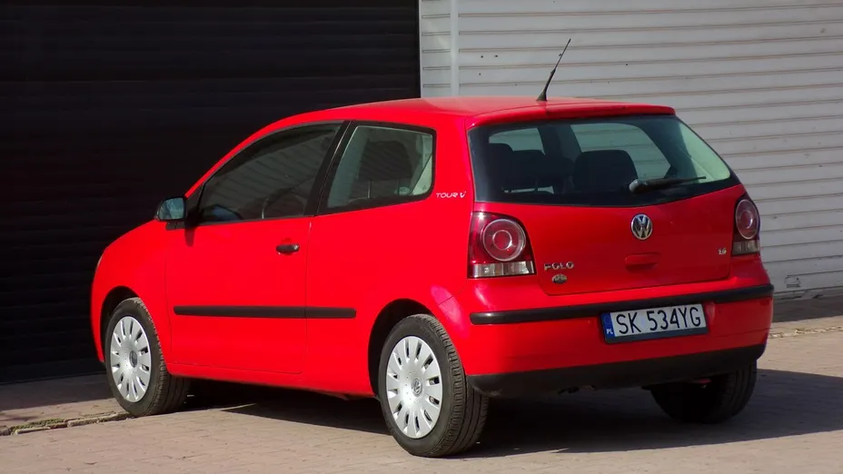 VOLKSWAGEN Polo -