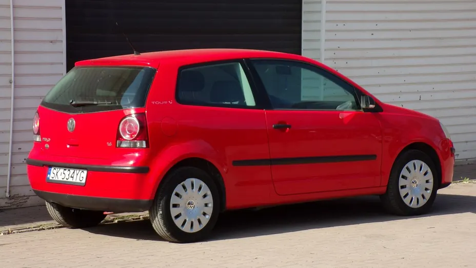 VOLKSWAGEN Polo -
