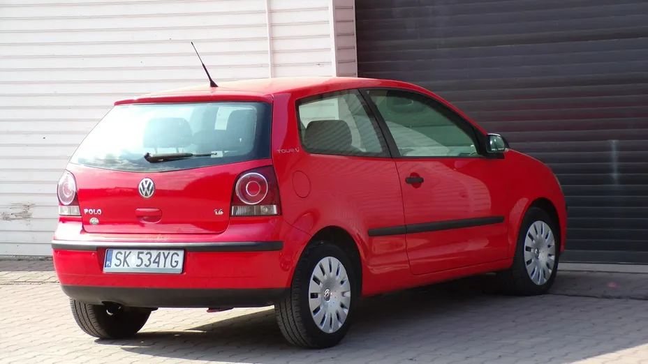 VOLKSWAGEN Polo -