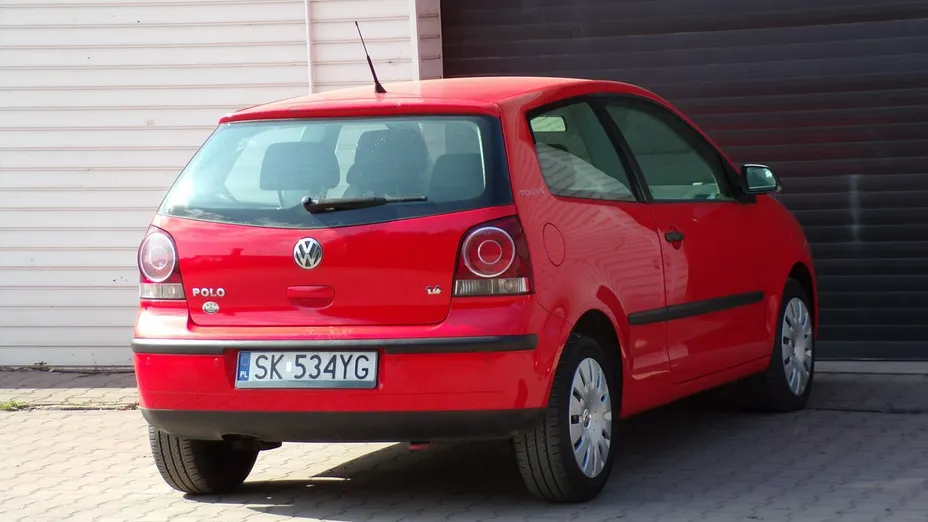 VOLKSWAGEN Polo -