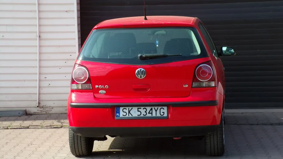 VOLKSWAGEN Polo -
