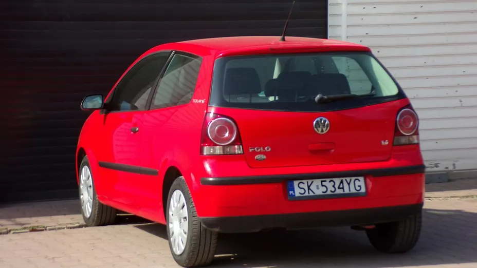 VOLKSWAGEN Polo -