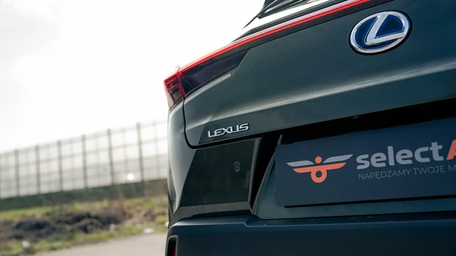LEXUS UX -