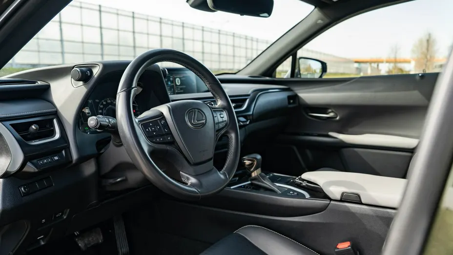 LEXUS UX -