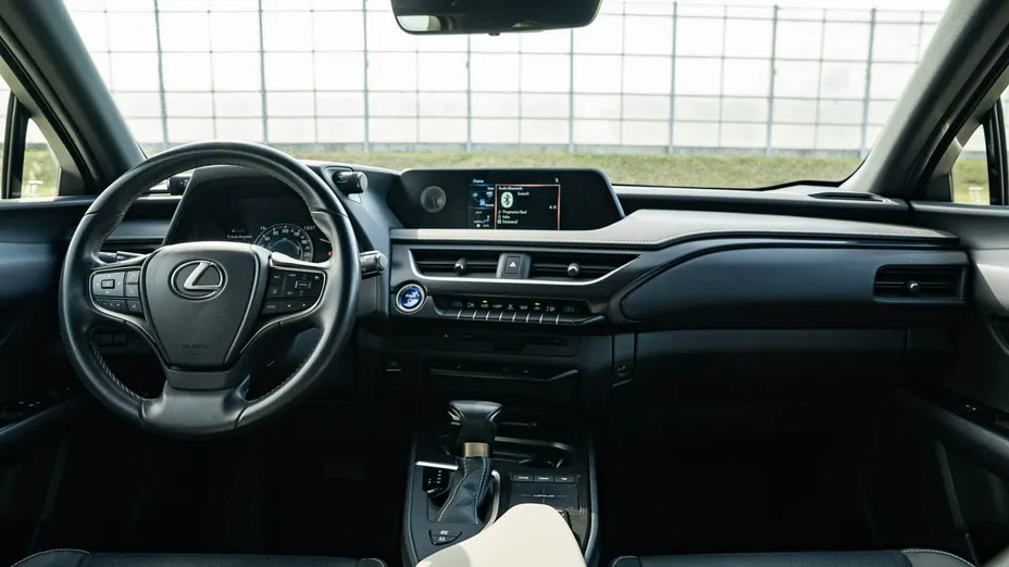 LEXUS UX -