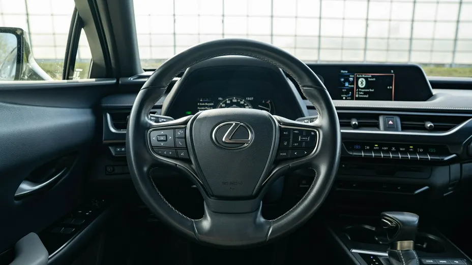LEXUS UX -