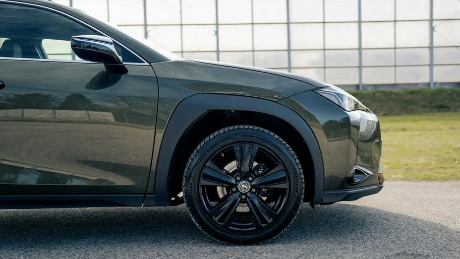 LEXUS UX -