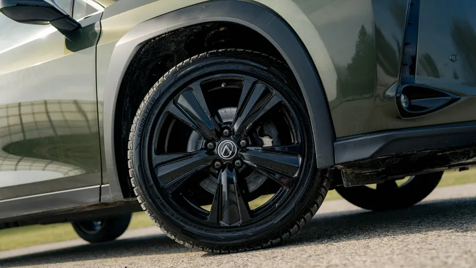 LEXUS UX -