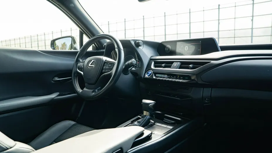 LEXUS UX -