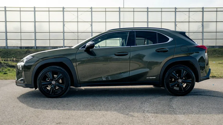 LEXUS UX -