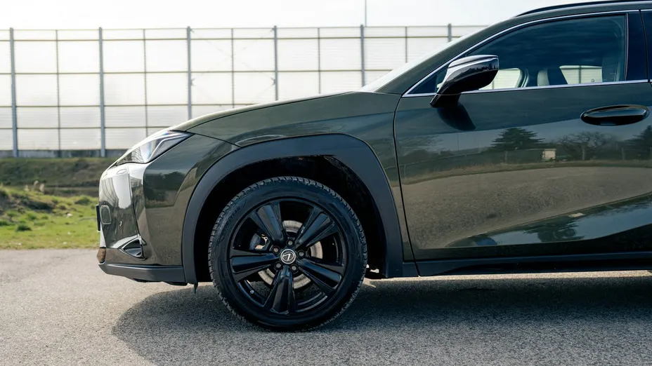 LEXUS UX -
