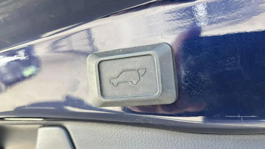 TOYOTA RAV4 -