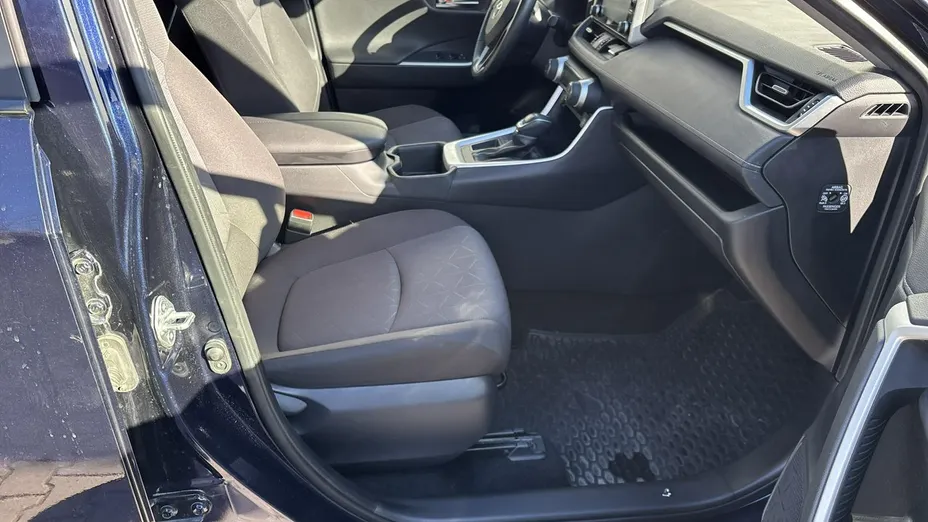 TOYOTA RAV4 -