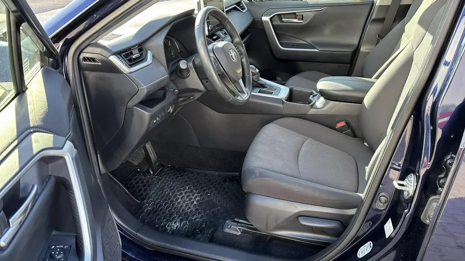 TOYOTA RAV4 -