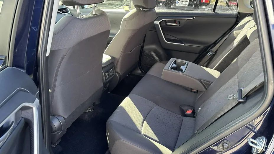 TOYOTA RAV4 -