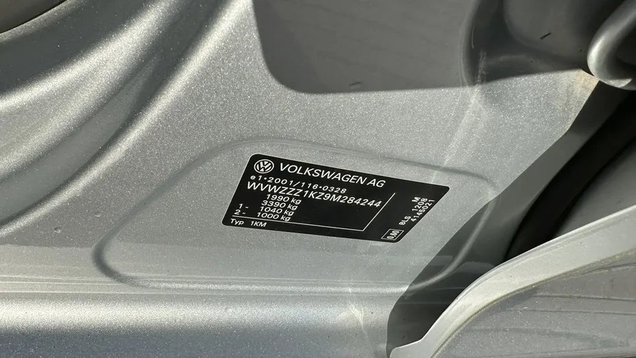 VOLKSWAGEN Golf -