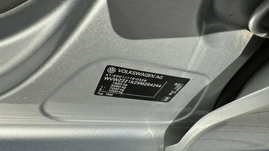 VOLKSWAGEN Golf -